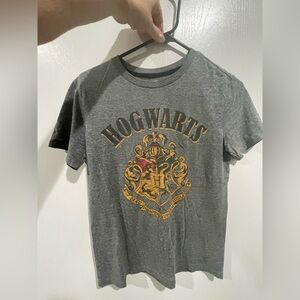 Old Navy Gray Hogwarts Crest Kids Tee